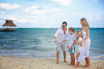 villa-del-palmar-beach-family